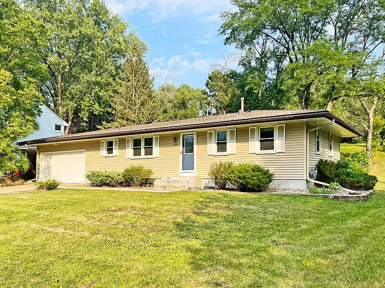 1064 Hackmann Cir NE — Photo 1