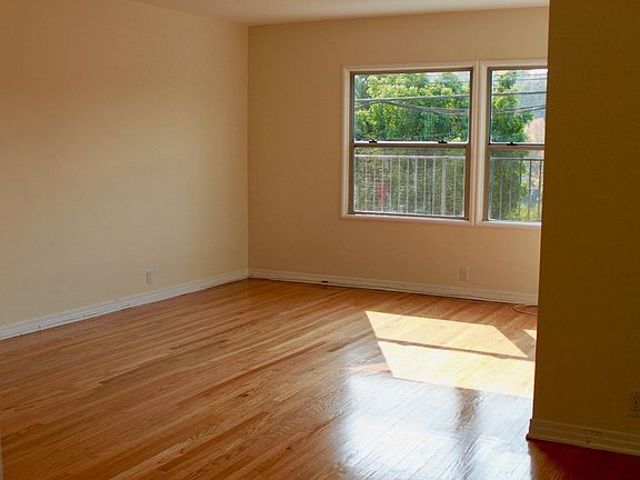 5th image of 2683 Waverly Dr