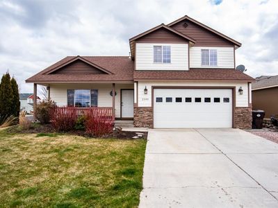2590 NE 5th St, Redmond, OR, 97756