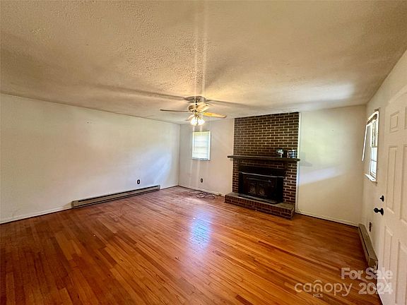 4th image of 122 Temple Dr