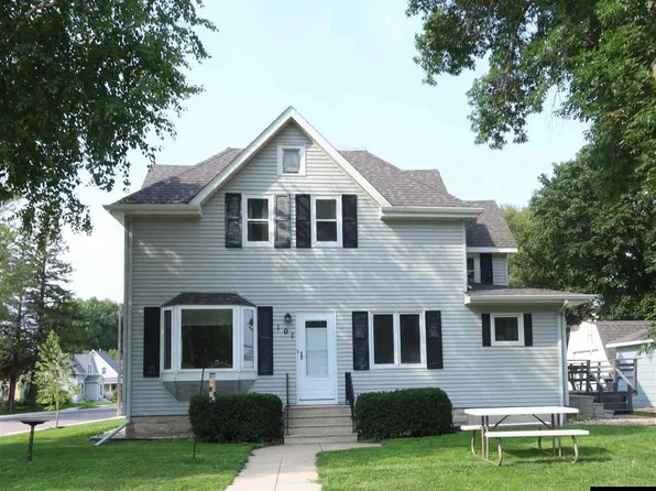 101 W 1st St, Hanska, MN 56041
