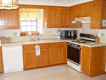 4th image of 1323 NE Florence Ave