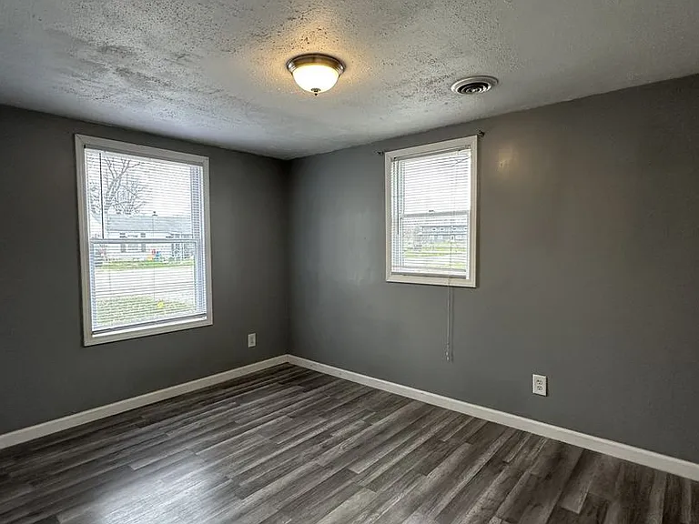 1604 S Oakdale Dr — Photo 18