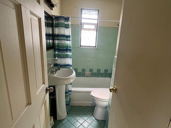 5th image of 1606 Dewey Ave #4