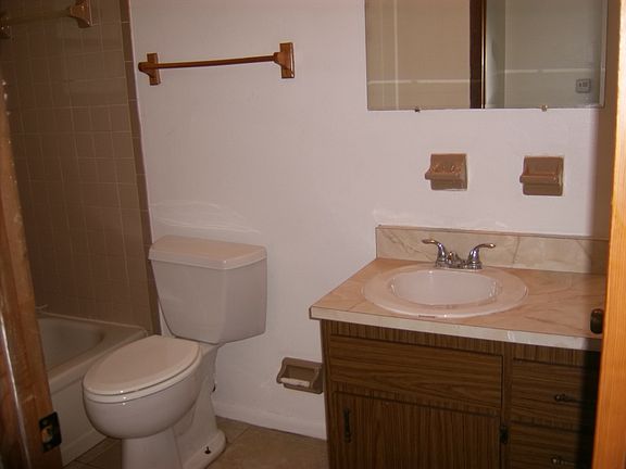 5th image of 1011 NE 95th St Unit 2