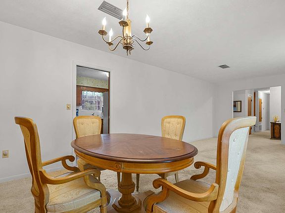3rd image of 602 SW Chapel Hill St