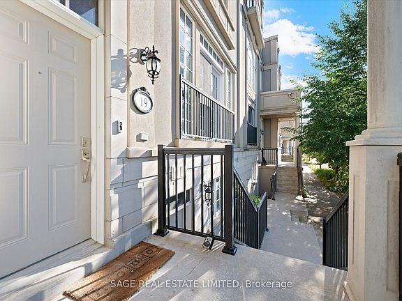 3rd image of 19 Roseberry Rd