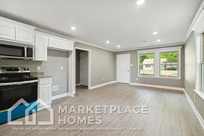 2102 Moss St — Photo 7