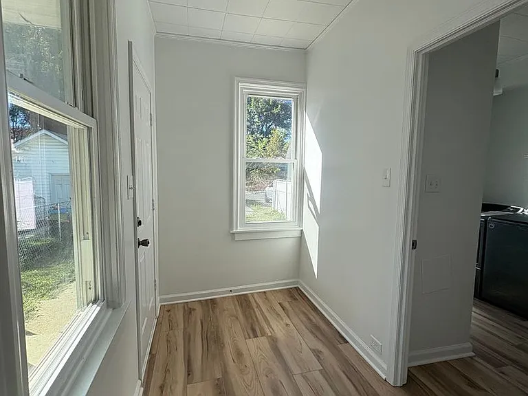 156 E Penn St — Photo 16