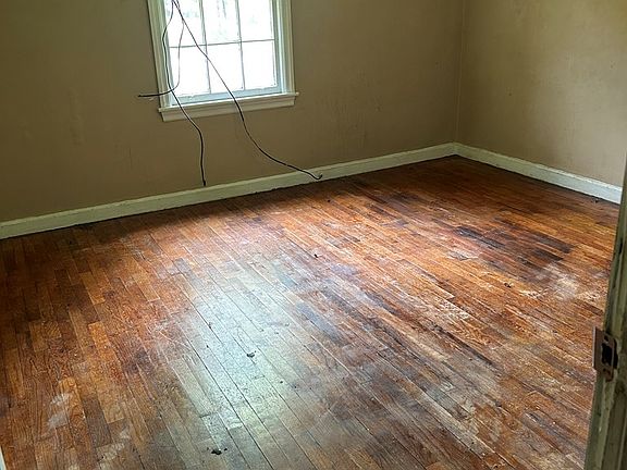3rd image of 1263 Dogwood Ave