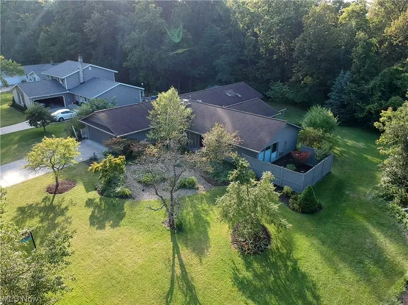 11704 Point Overlook Pl, Strongsville, OH 44136