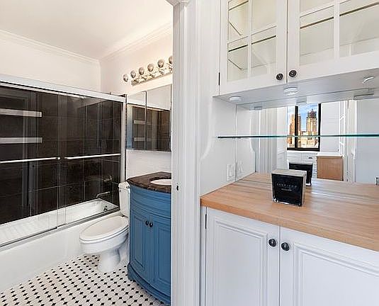 4th image of 2025 Broadway APT 20F