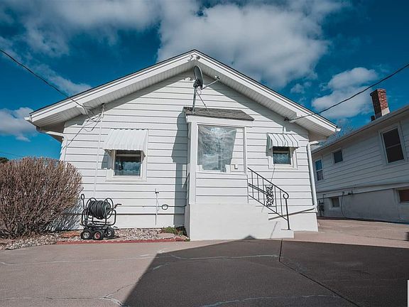 3rd image of 3261 Nebraska St