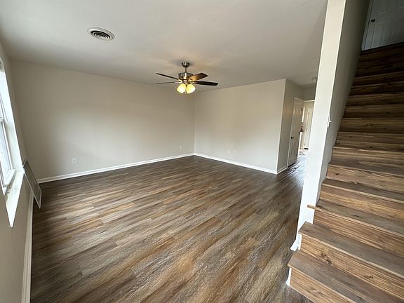 2nd image of 119 E Inskip Dr