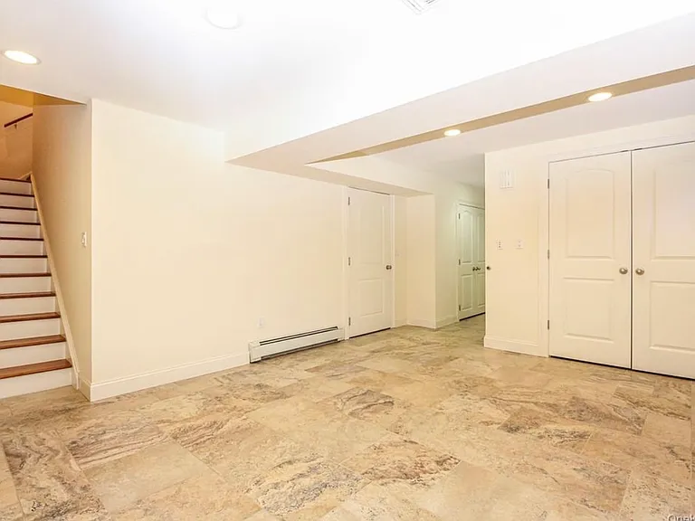 114 Oak St #114 — Photo 23