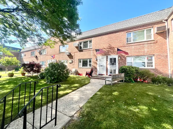 1087 Shore Parkway image 1 of 8