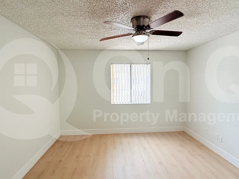 912 N Revere #202 — Photo 7