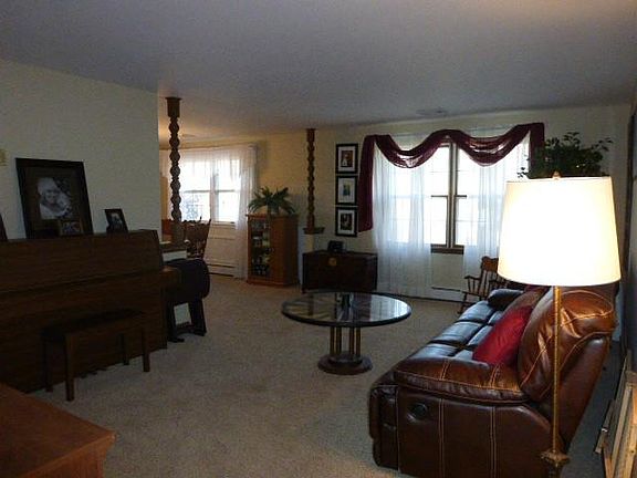5th image of 108 Oak Meadows Dr