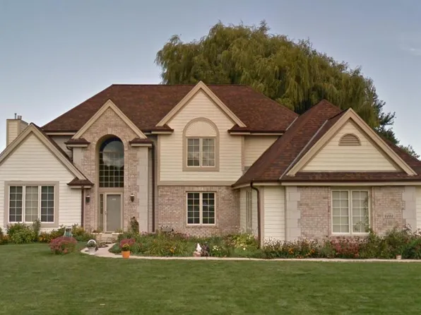 9480 Woods CIRCLE, Brown Deer, WI 53223