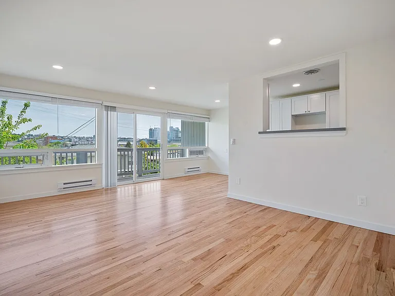 Bel Air Apartments — Photo 3