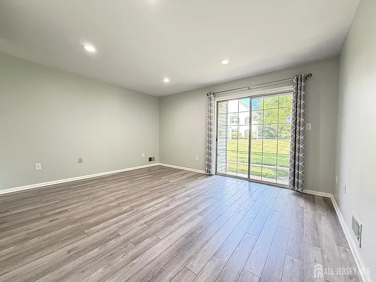 511 Dunn Cir — Photo 10