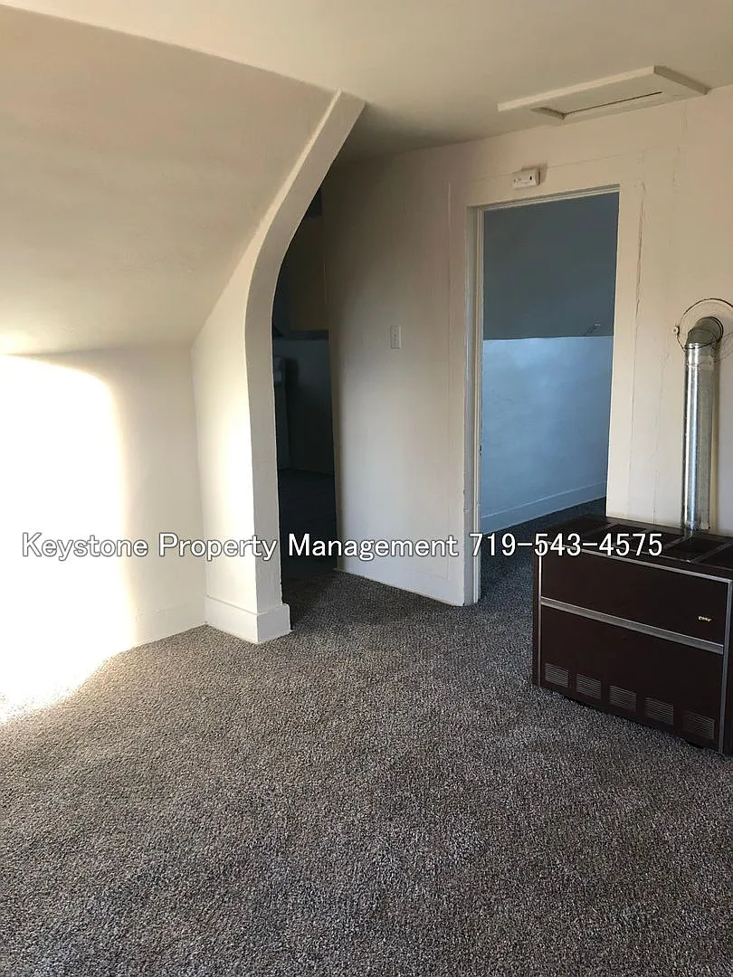 All Utilities Included! Upstairs - 1 Bed/1 Bath Apartment With $350 Off Move In Special! $700/$700 — Photo 1
