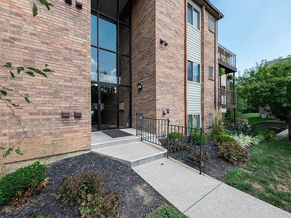 2nd image of 5981 Meadowcreek Dr #10
