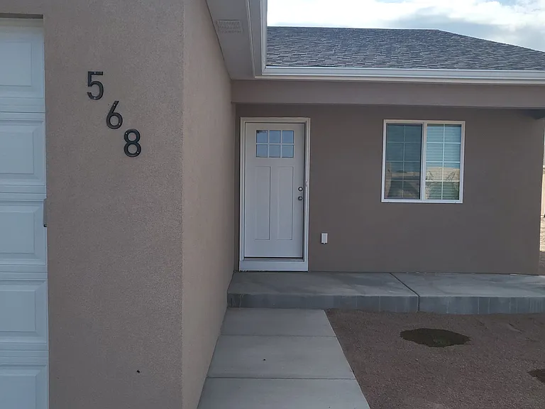 565 S Aguilar Dr — Photo 1