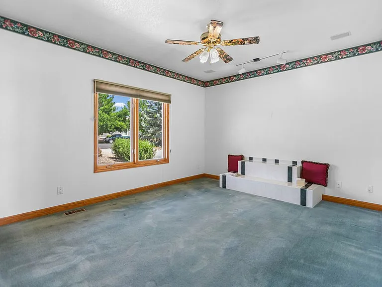 3957 Valley Oak Dr — Photo 16
