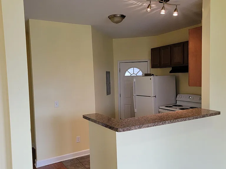 1900 W Grand Blvd #B — Photo 6