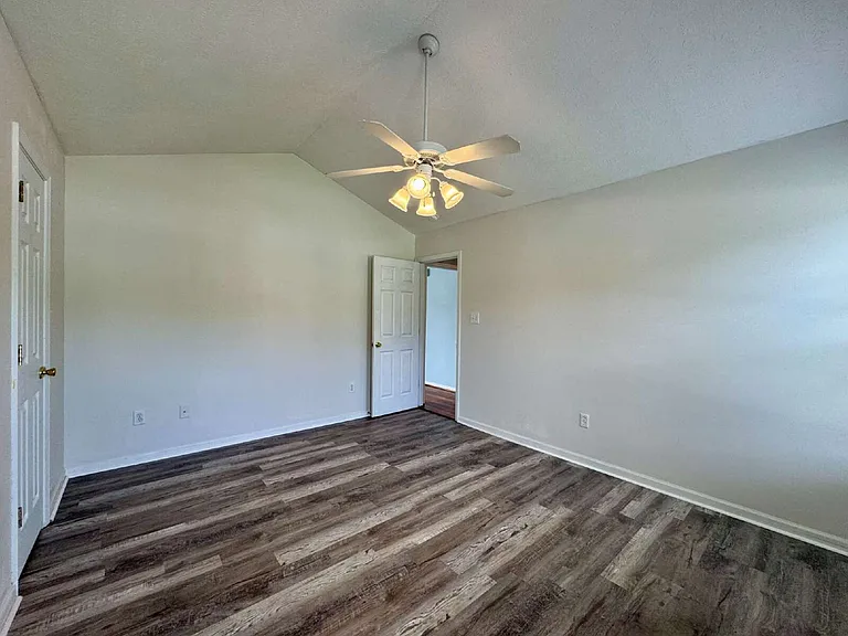 470 Rushmore Ct — Photo 14