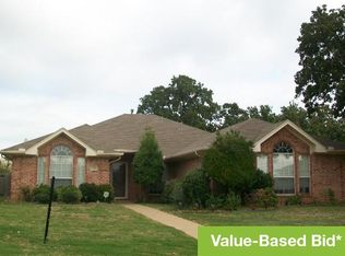1255 Cross Creek Dr, Kennedale, TX 76060