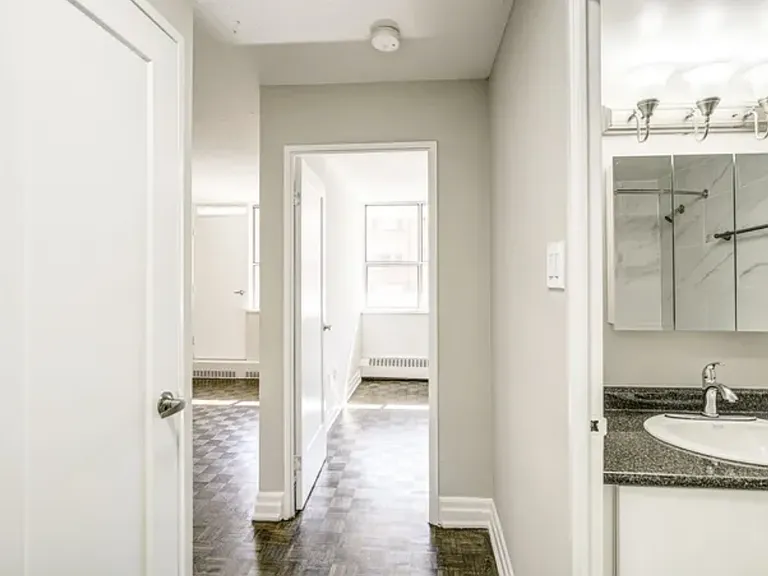 1251 King St W — Photo 35
