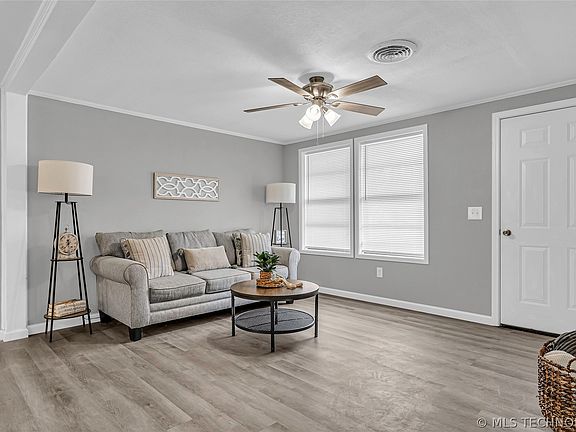 4th image of 400 E Broadway