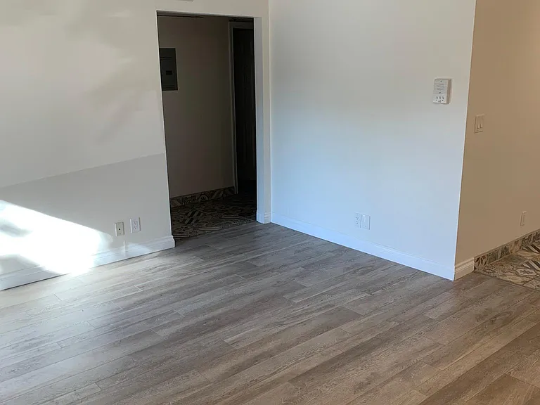 1726 Winona Blvd #201 — Photo 27