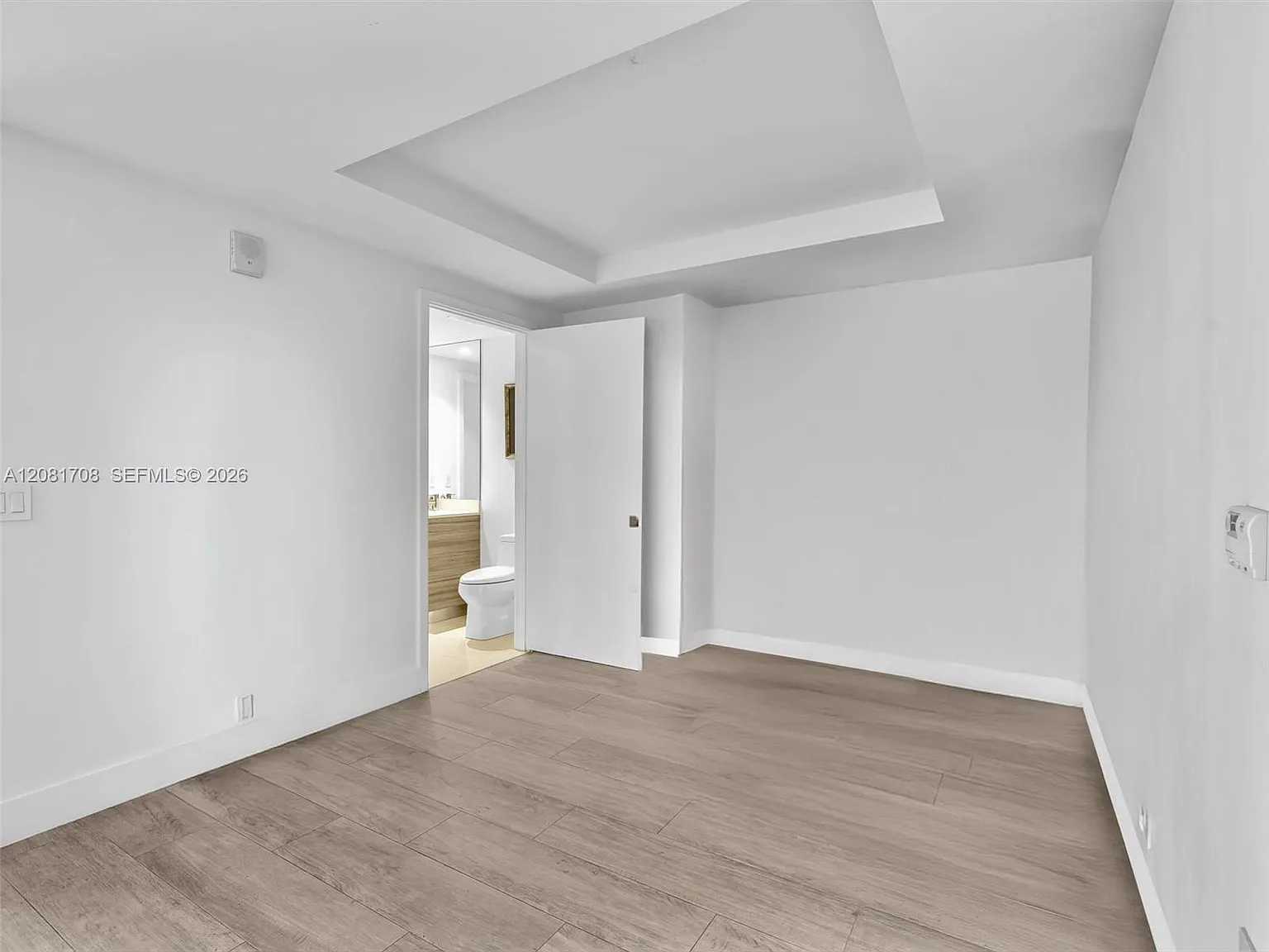 2 bed, 1045 sqft, $4,950 — Photo 3