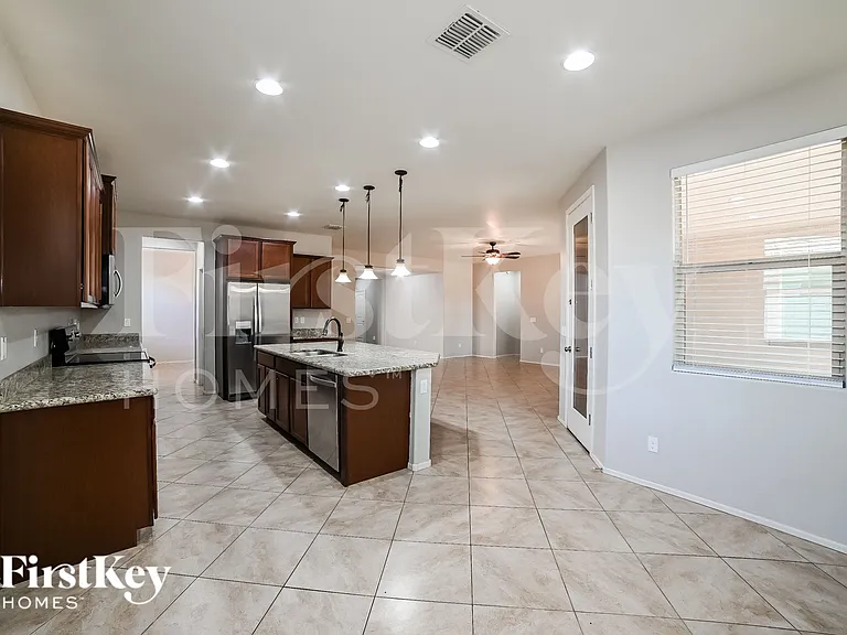 1931 W Desert Spring Way — Photo 5
