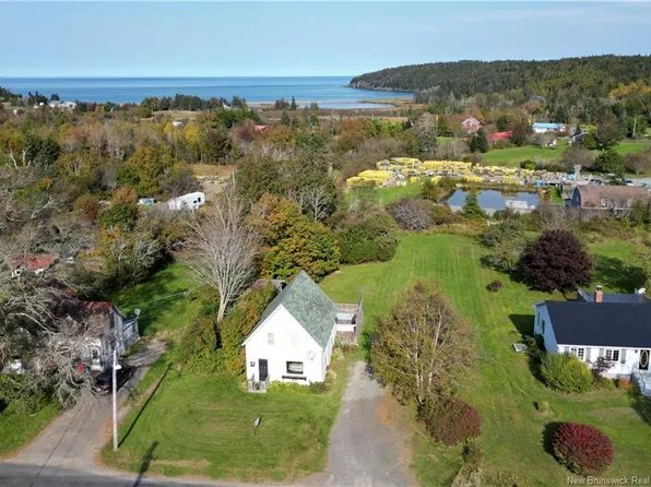 16 Whistle Rd, Grand Manan, NB E5G 4A9