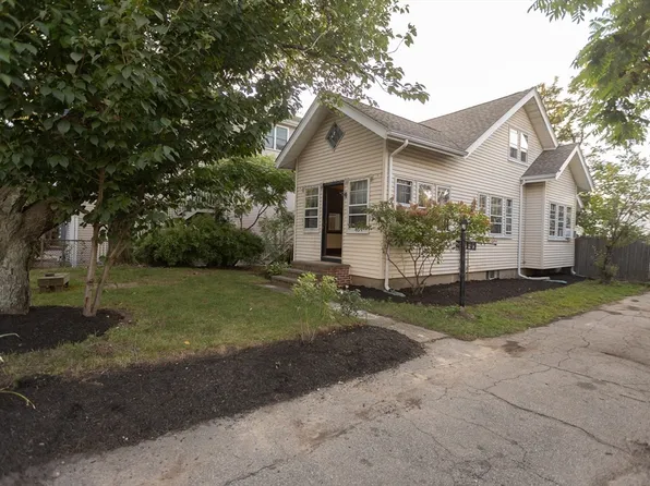 29 Oval Rd, Quincy, MA 02170