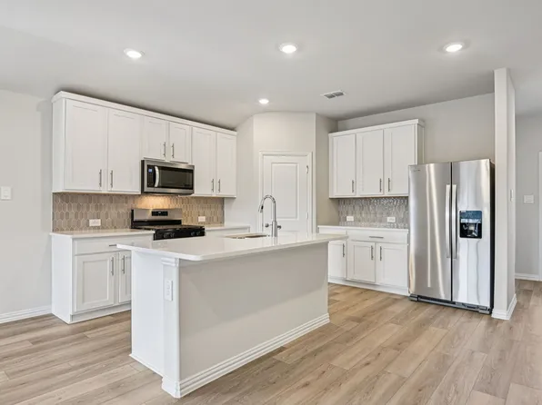 4015 Granbury Dr, Farmersville, TX 75442