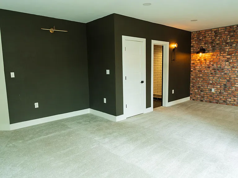 1013 Epiphany Rd — Photo 37