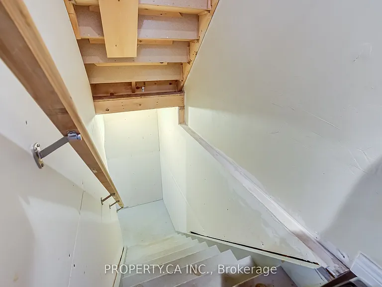 14 Amos Dr #2 — Photo 37