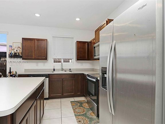 4th image of 1052 SE 23rd Ave