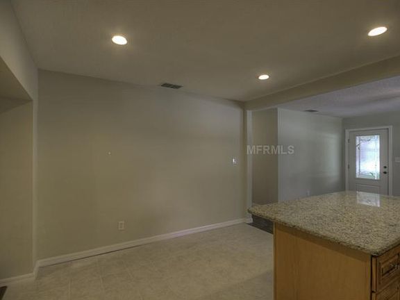 4th image of 702 N Lincoln Ave