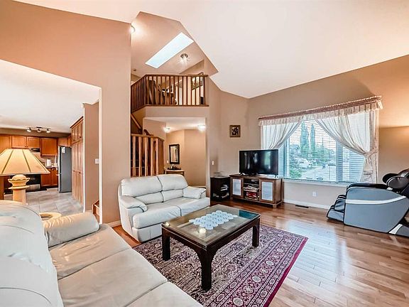 3rd image of 737 N Wentworth Pl SW