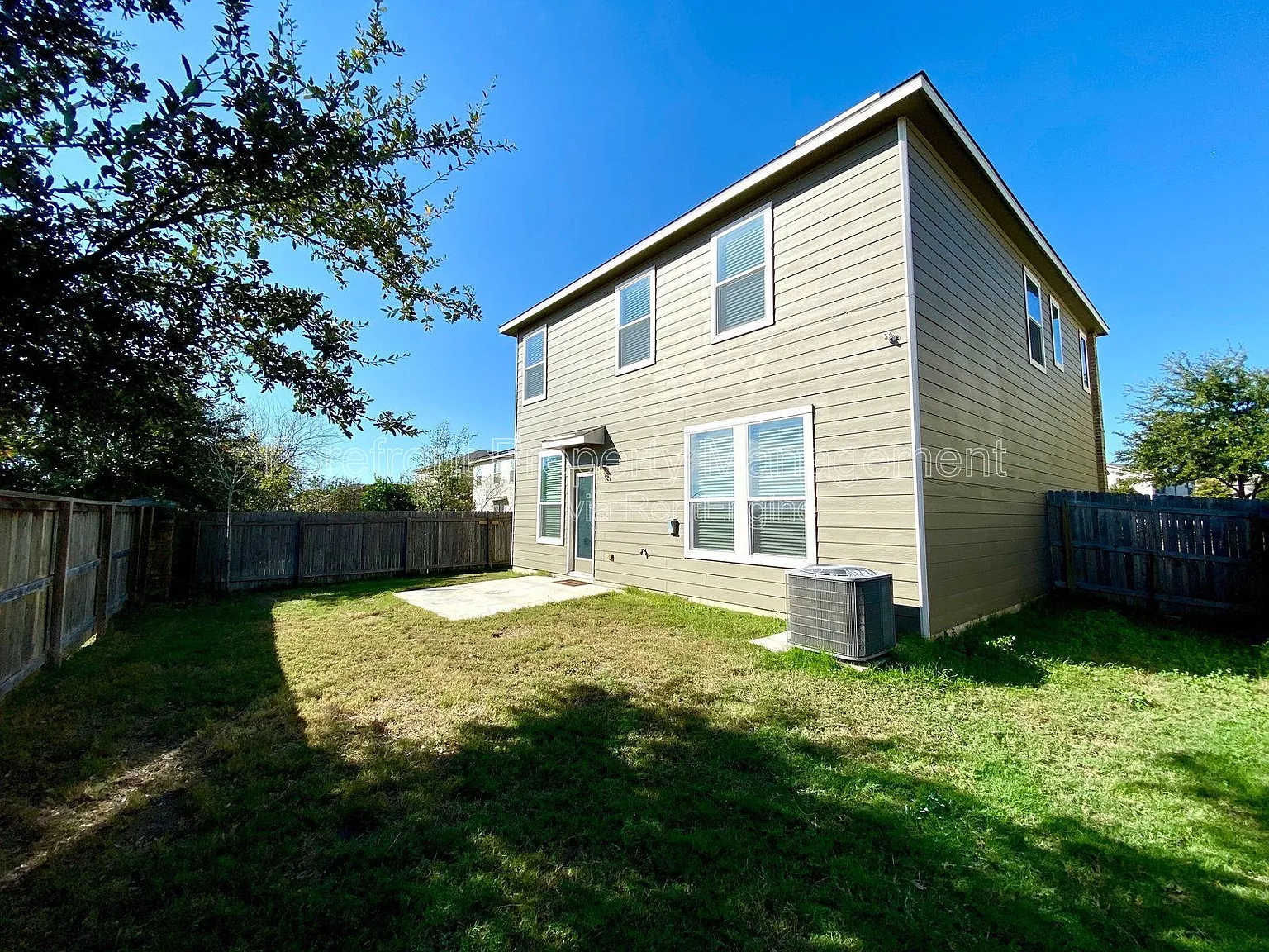 4 bed, 2.5 bath, 2257 sqft, $1,900 — Photo 3