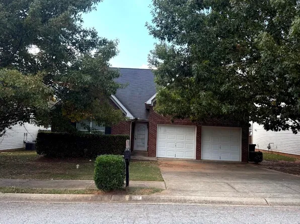 1951 Sawgrass Dr, Hampton, GA 30228