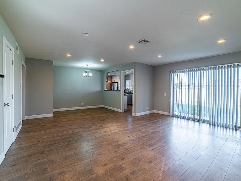 1408 N Buckingham St — Photo 2