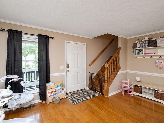 5th image of 50 Robindale Ct