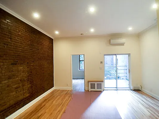 Rented by Francine Realty | media 18